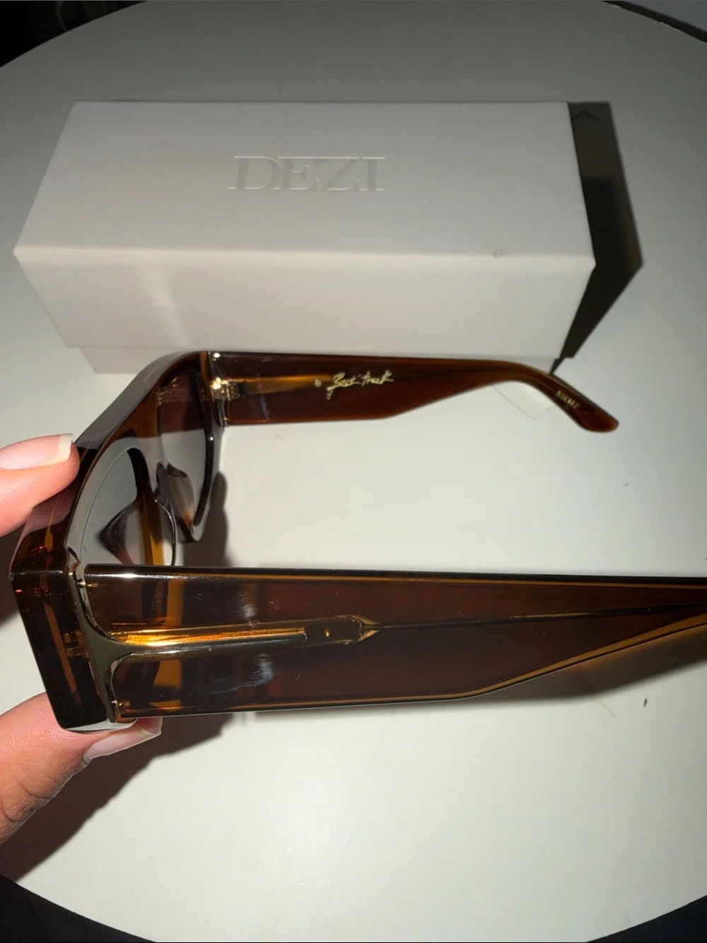 DEZI- backtrack sunglasses
